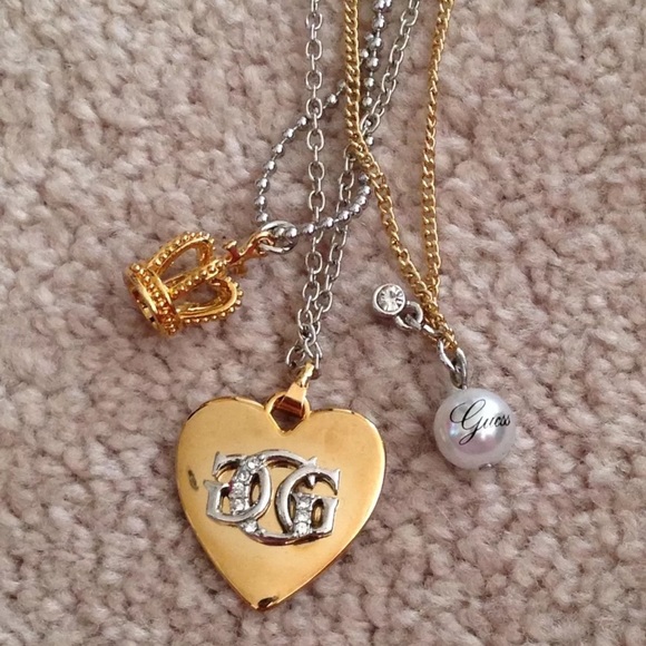 Guess heart charm necklace - Picture 2 of 3